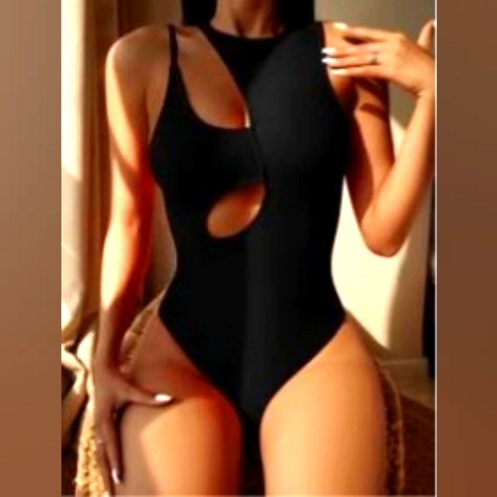 SHEIN Cut-out Swimsuit